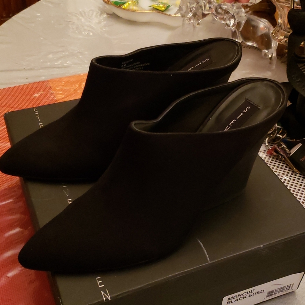Steve Madden shoes , black suede size 9 .New with